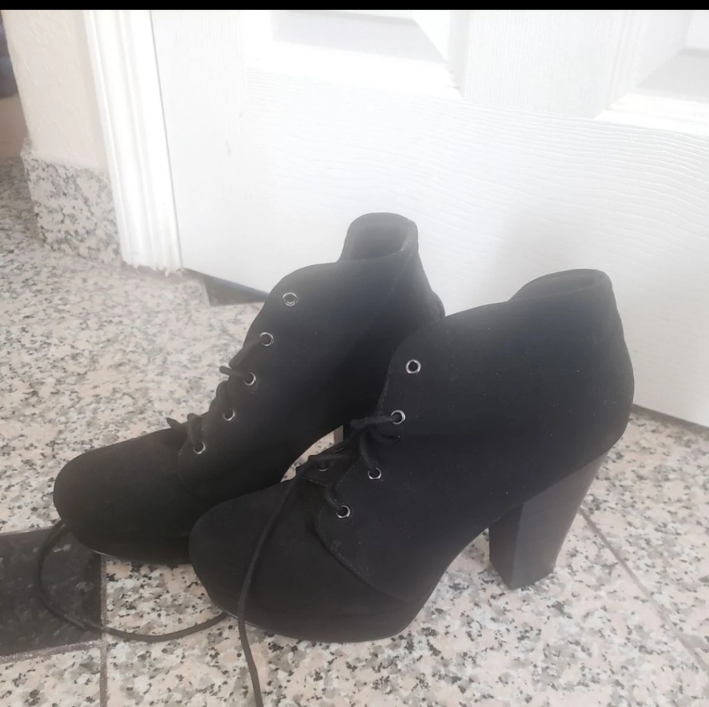 Black soda booties